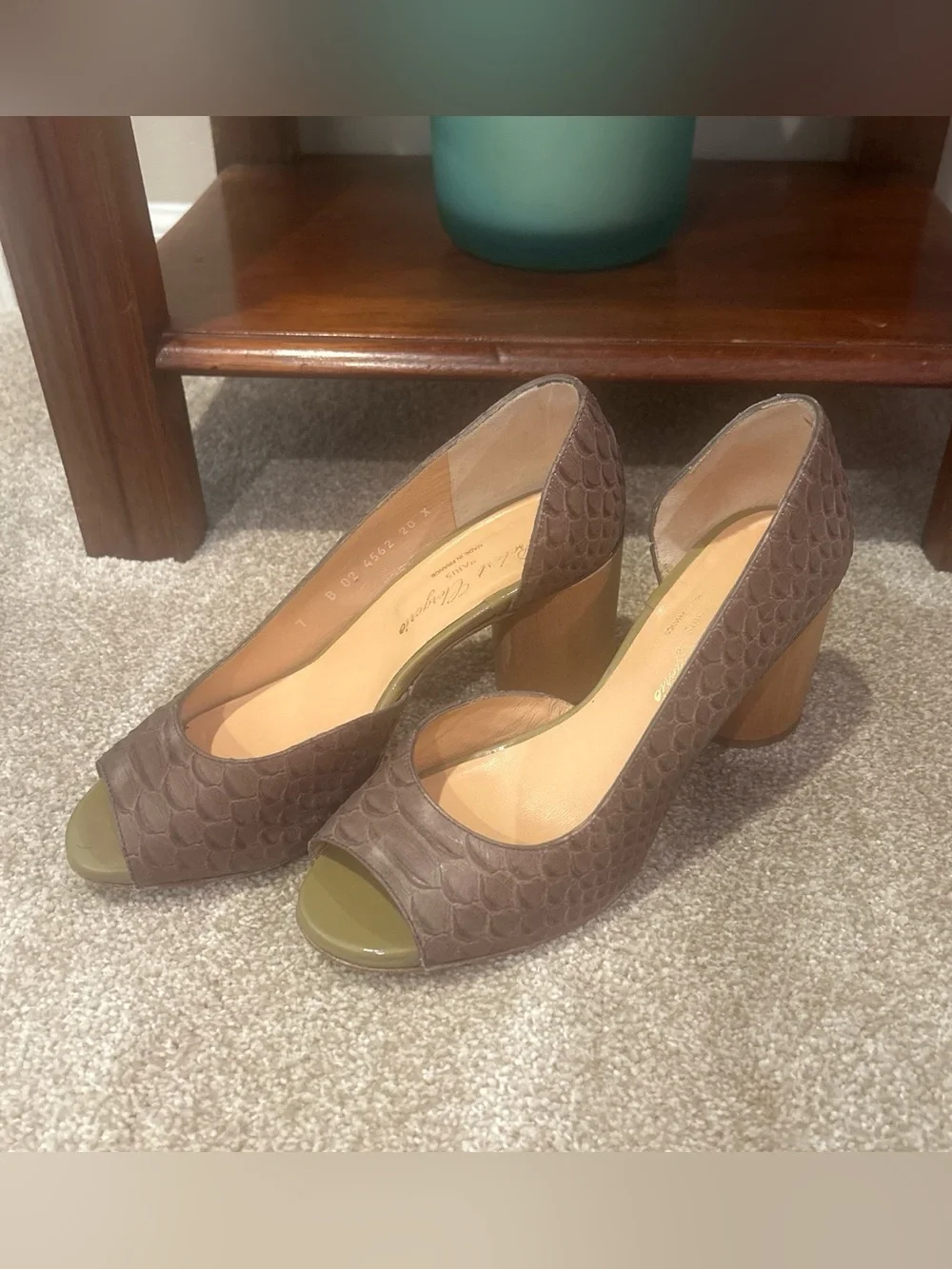 Robert Clergerie Womens Peep-Toe Block Heel Pumps in Taupe with Olive Accent
